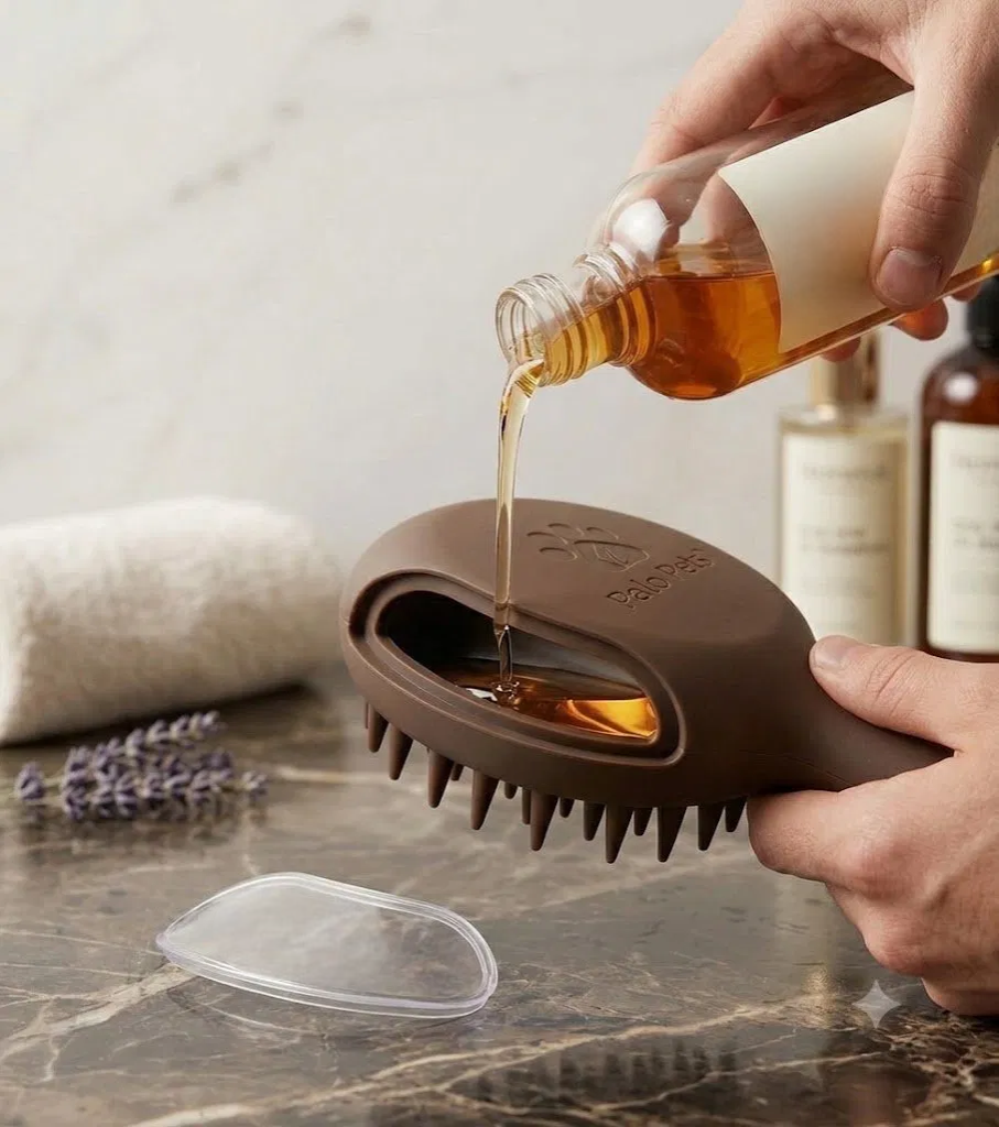 Shampoo Dispensing Brush Palo Pets